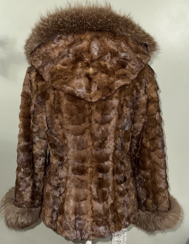 Brown short Real mink Fur jacket with extra large hood and real fur trim - Image 2 of 4