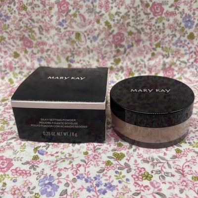 Mary Kay Silky MEDIUM BEIGE Setting Powder. New In Box- Free Shipping