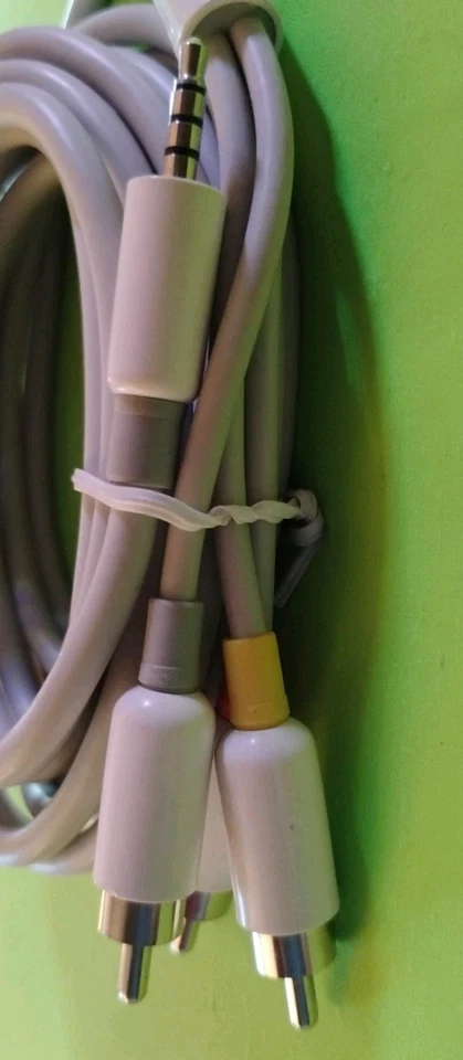 OEM Griffin AV Composite Audio Video RCA Cable Adapter For Apple iPhone 3GS/4/4S - Изображение 2 из 3