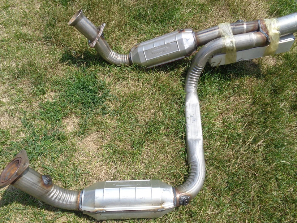 Tubo convertidor catalítico AVALANCE 1500 SUBURBAN TAHOE YUKON 2000-2006 1AME645988 Foto 4 de 4