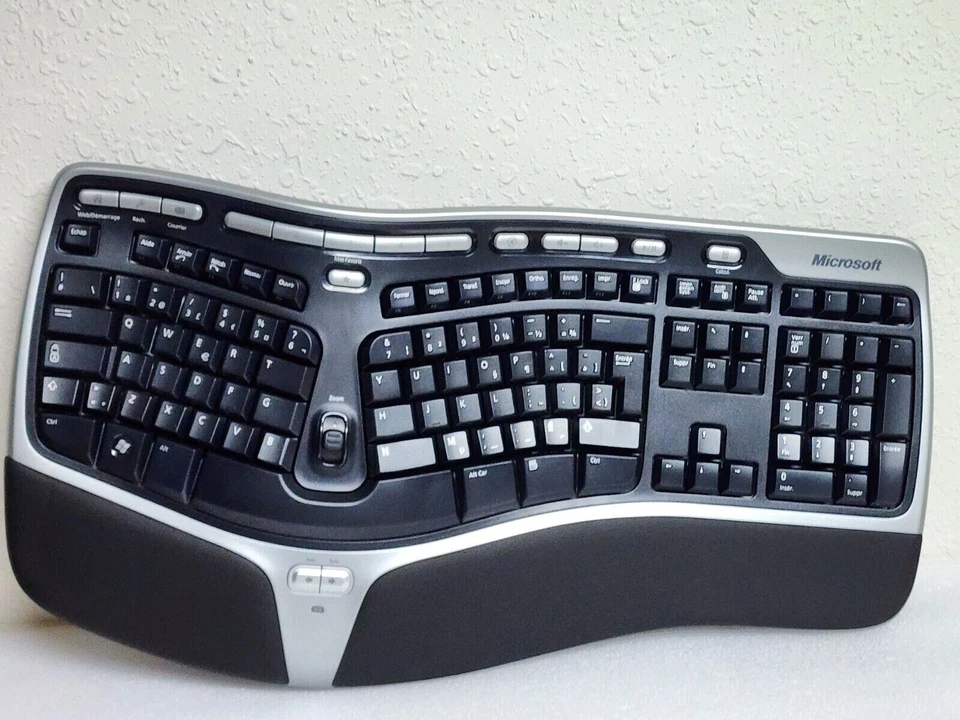 Microsoft Natural Wireless Ergonomic Keyboard 7000 & USB Dongle - FRENCH VERSION - Image 3 of 4