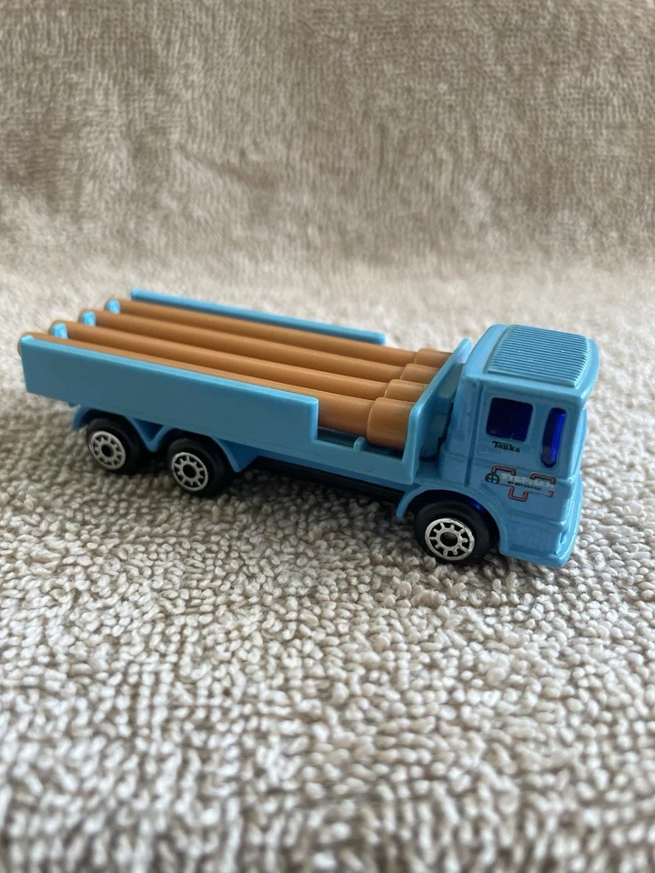 Vintage 1999 Hasbro Tonka Blue Pipe Truck 1:64 Maisto pre-owned- Hauler - Image 2 of 4