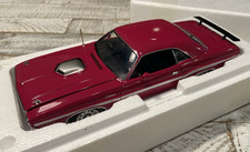 Acme 118 Diecast 1970 Dodge Challenger Rt 440 Six-pack Engine Panther Pink Acme 118 Diecast 1970 Dodge Challenger Rt 440 Six-pack Engine Panther Pink