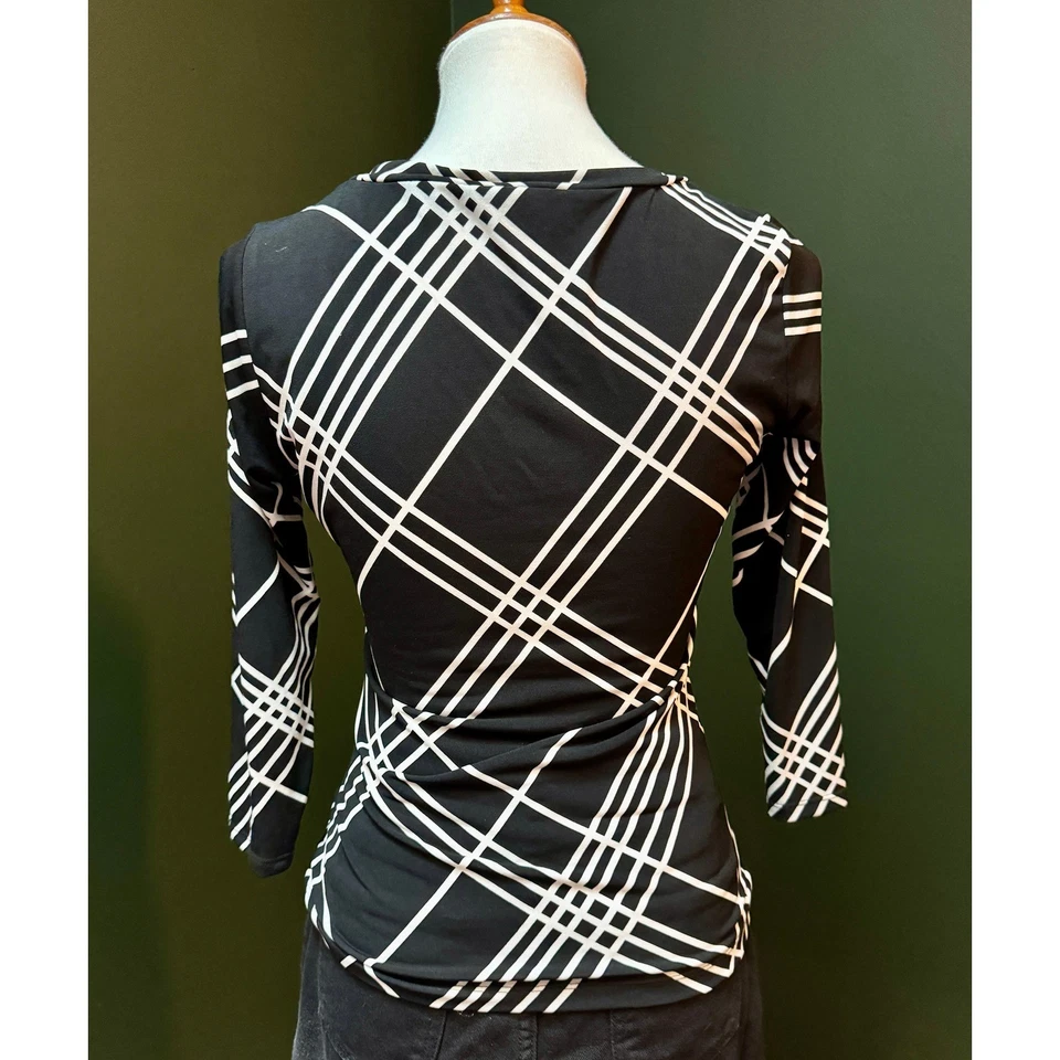 New York & Company Black & White Geometric Plaid Stretch Top Women's XS - Image 2 of 4