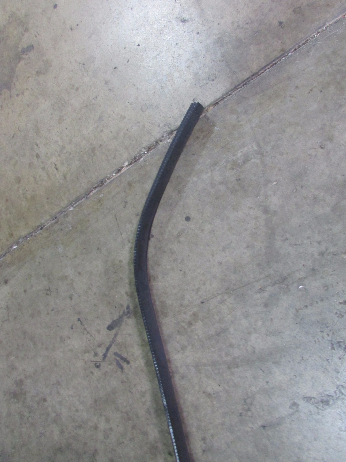 Maserati Quattroporte, LH Left Front Rubber Door Gasket, Used, P/N 67475500