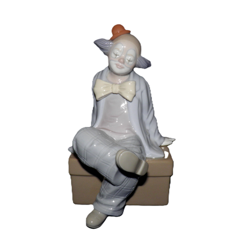 Nadal Clown Circus Figurine Porcelain Sitting on Trunk 2693 Vintage Lovely - Picture 5 of 11