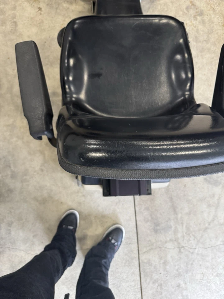 Entrenador elíptico NuStep TRS4000 T4 (el envío está disponible paga el cliente) Foto 3 de 4