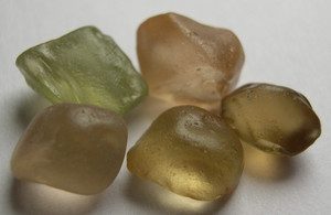 ZIRCON, 100% NATURAL CLEAN MIXED COLOR ROUGH FOR FACETING, TUNDURU, TANZANIA