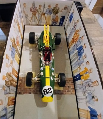 Carousel 1/18 #5201 Lotus 38 1965 Indianapolis 500 Winner Jim Clark #82 Model 