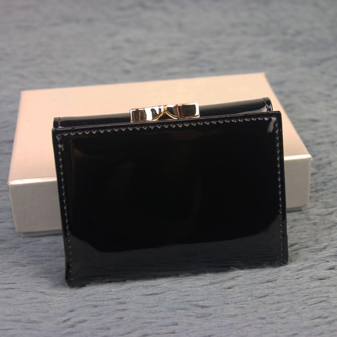 Vivienne Westwood Trifold Clasp Purse Patent leather Black Orb