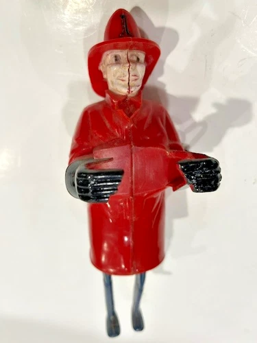 2095 ~ Vintage 1950's Marx Plastic Climbing Fireman Toy - Fireman Only!  Works!