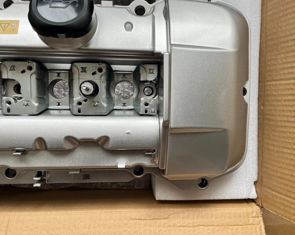 Aluminum Valve Cover w/Gasket for BMW 11121432928 BMW E39,E46 E53,E87 M54 M52TU - Image 3 of 4