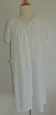 VINTAGE WOMEN'S UNBRANDED WHITE COTTON BLEND 5 BUTTON HOUSE DRESS 40" CHEST