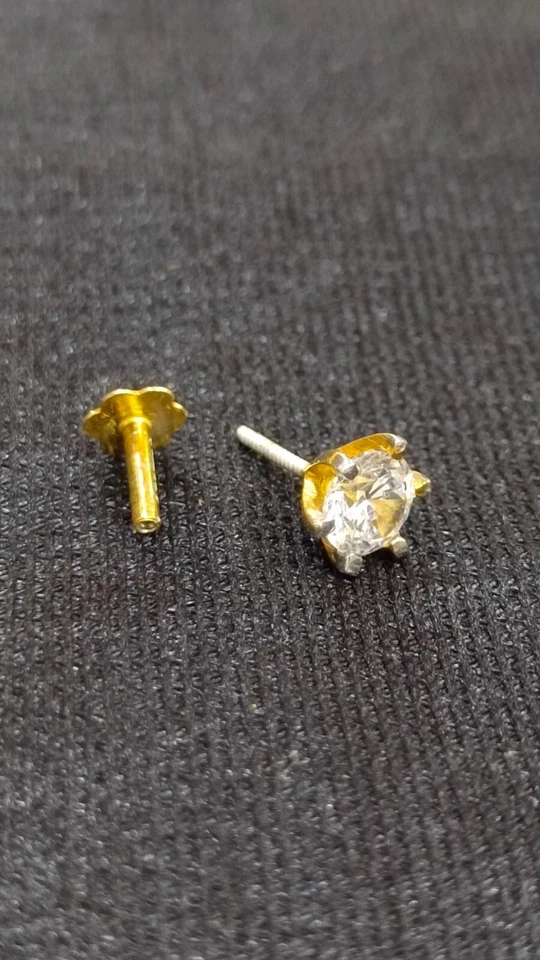 Anillo nariz diamante simulado 0,50 quilates enchapado en oro amarillo 14 k tornillo pasador nariz pasador Foto 3 de 4