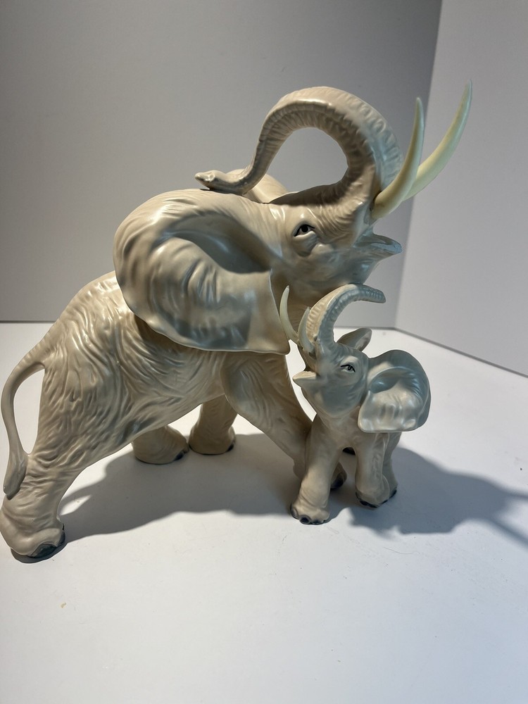Vintage Mother and Baby Elephant Ceramic Figurines (small Chip)