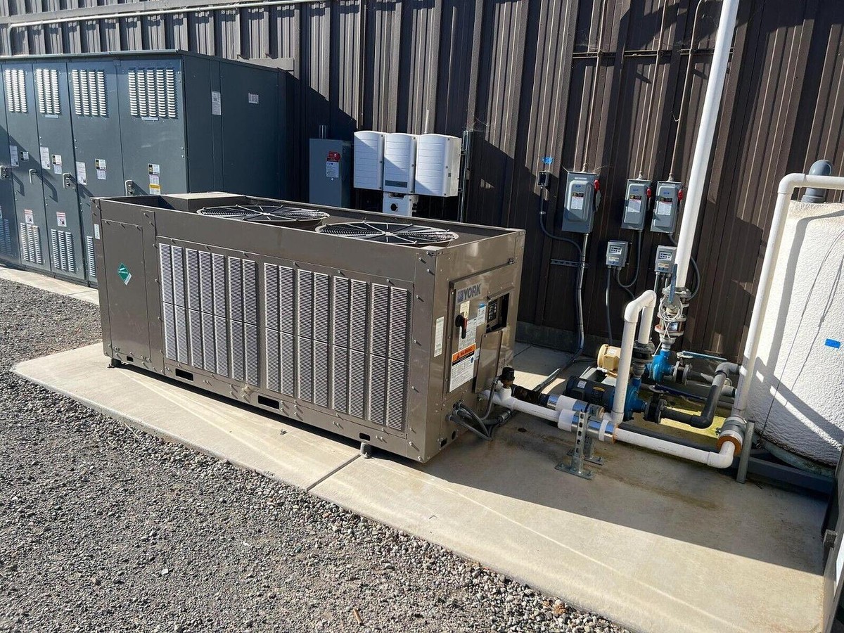 NEW! 2024 YORK 28 Ton Air Cooled Chiller 208V YCAL-0028EE17 NEW! 2024 YORK 28 Ton Air Cooled Chiller 208V YCAL-0028EE17