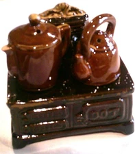 Artmark Wood Stove with Coffee Pot & Tea Pot as Salt and Pepper Shakers
