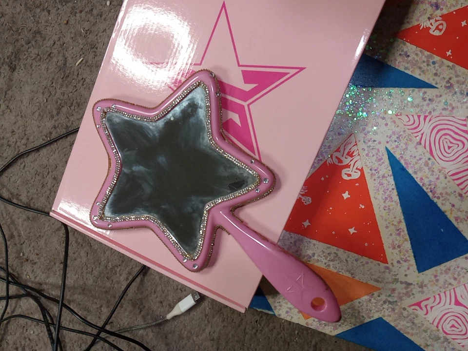 Espejo de mano brillante Jeffree Star rosa maquillaje bebé rosa intenso Foto 4 de 4