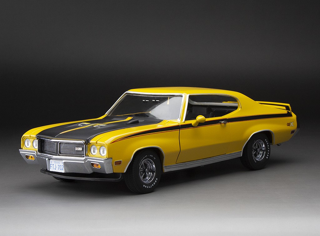 SUN STAR 5702 1:18 1970 Buick GSX - Saturn Yellow
