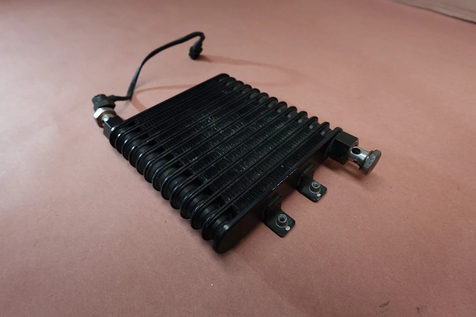 Radiador enfriador de aceite Triumph Bonneville T100 2009-2016 Foto 3 de 4