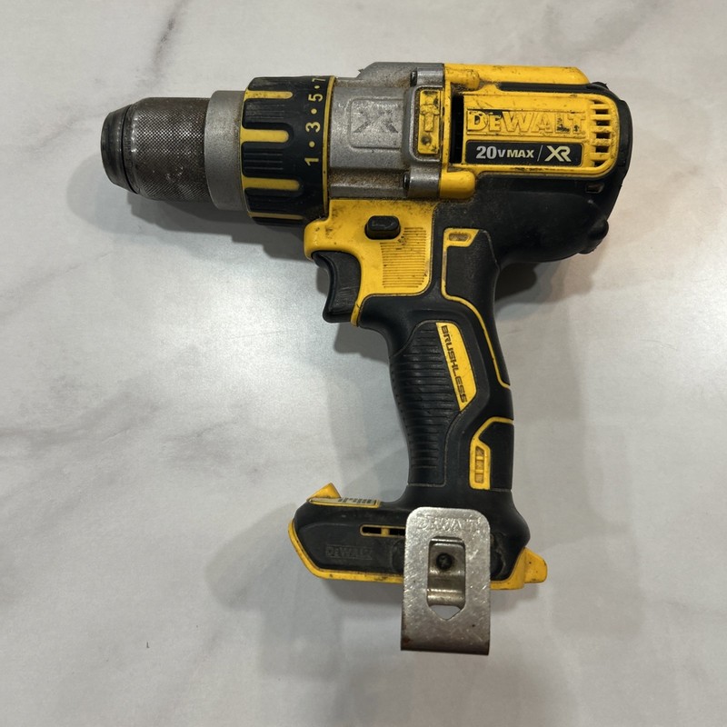 DEWALT DCD995 20V Max XR 1/2" Brushless Hammer Drill For Parts or repair