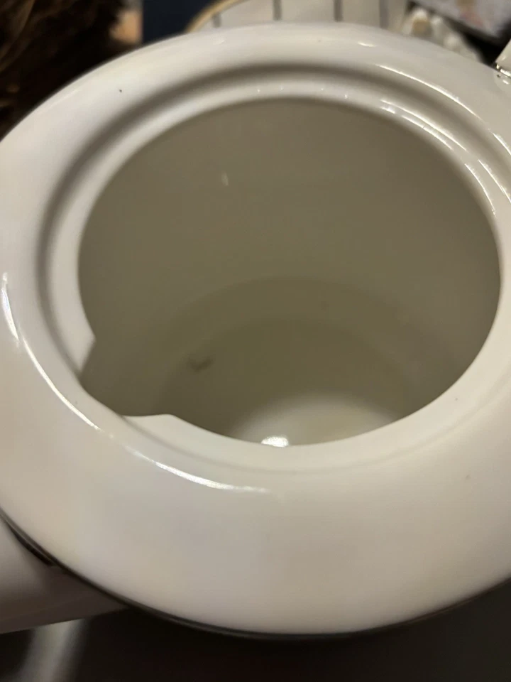 TETERA GRACIAS TETERA PORCELANA PUNTOS BLANCOS Y PLATEADOS BUEN ESTADO Foto 3 de 4