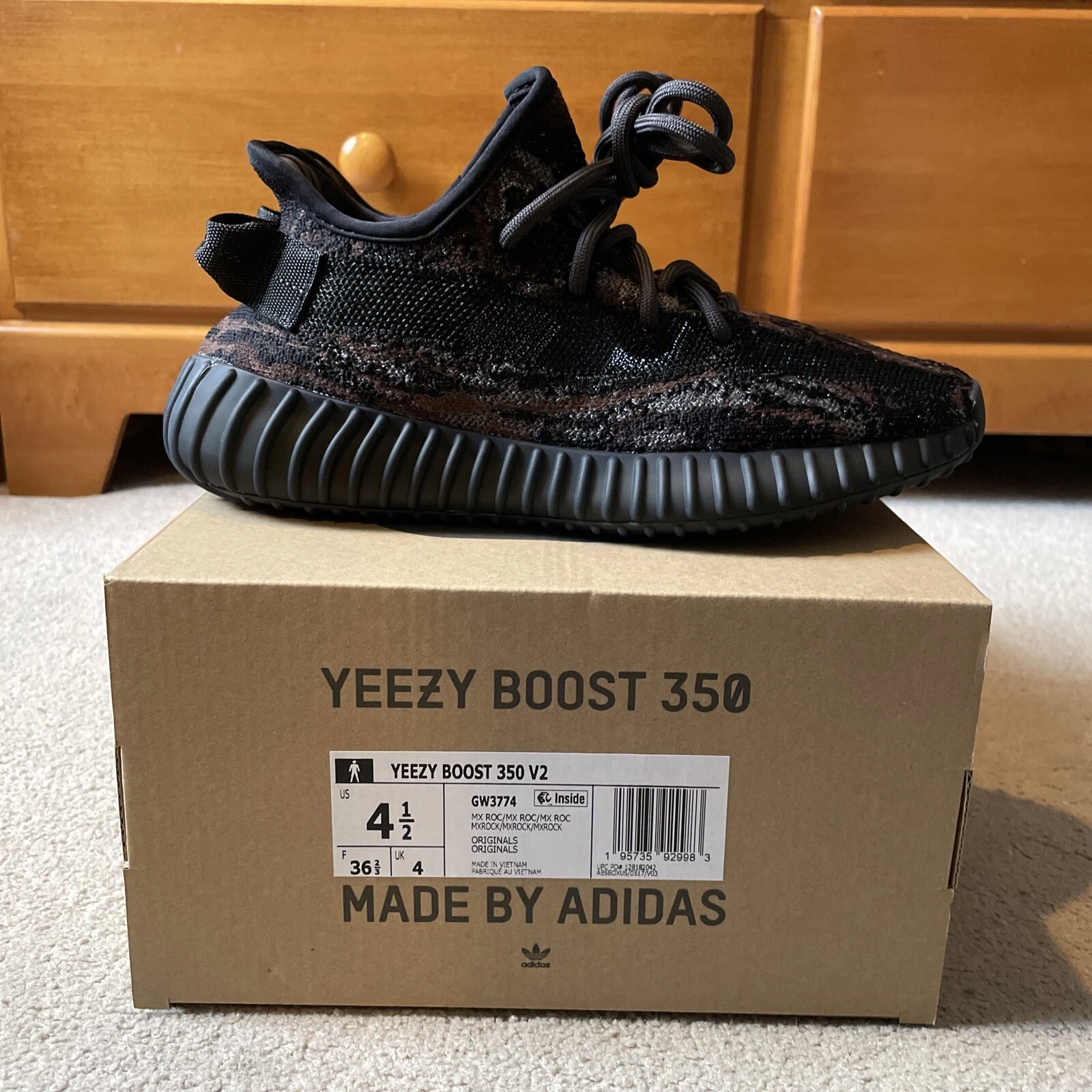 NUOVISSIME Adidas Yeezy Boost 350 V2 MX Rock GW3774 taglia 4 5 IN MANO SPEDIZIONE VELOCE