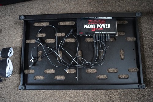 Voodoo Lab Dingbat Large Pedalboard w/ 12-Output Isolated Power Supply - Picture 4 of 9