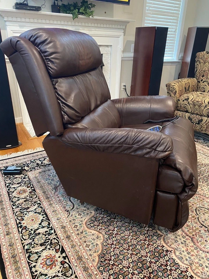 La-Z-Boy Power Recliner Leather Chair with back legrest lumbar headrest support - Image 4 of 4