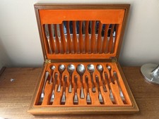 44 PIECE ROBERT WELCH ALVESTON STAINLESS STEEL OLD HALL CUTLERY CANTEEN SET