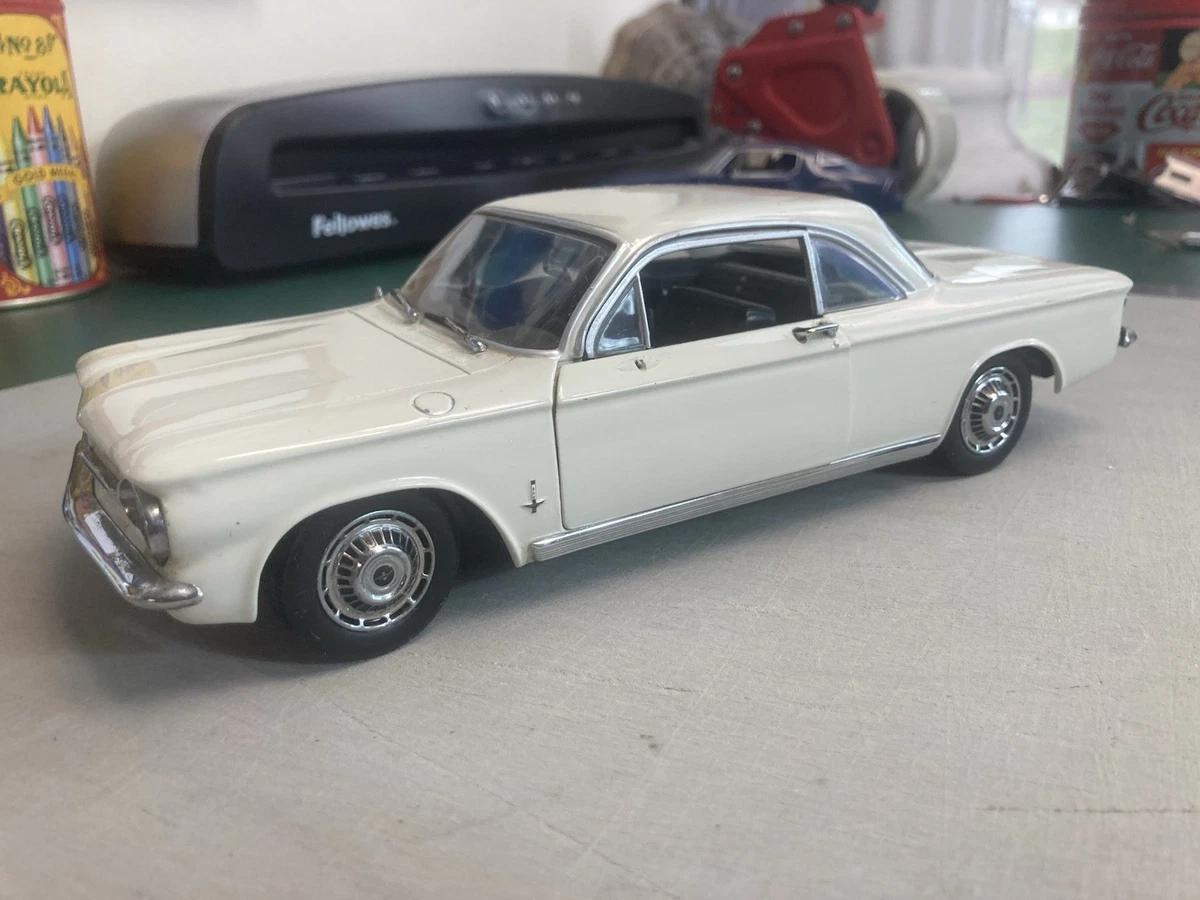 No54ミニカー1/18箱あり 63 CHEVROLET CORVAIR Second Chance 1963 Chevrolet Corvair Special Eition 1:18 Scale
