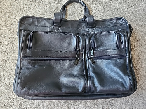 Tumi Alpha Black leather  Expandable Briefcase (Model 904D3)