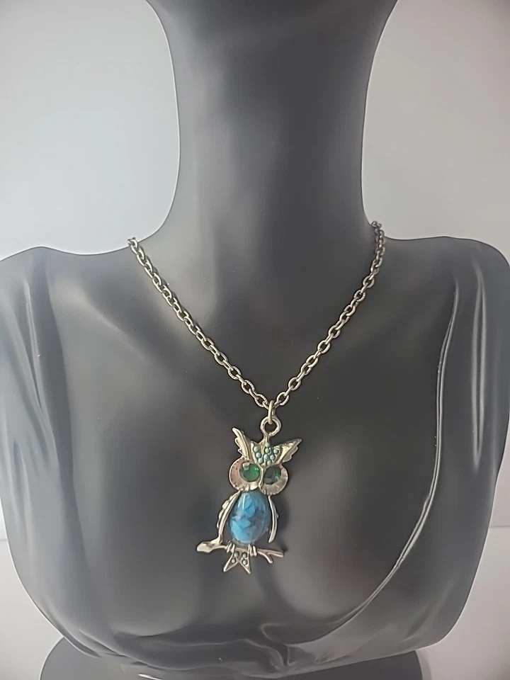 Collar Vintage Tono Plata Cadena Búho Colgante Piedra Azul Cristales Verdes Joyería Foto 3 de 4
