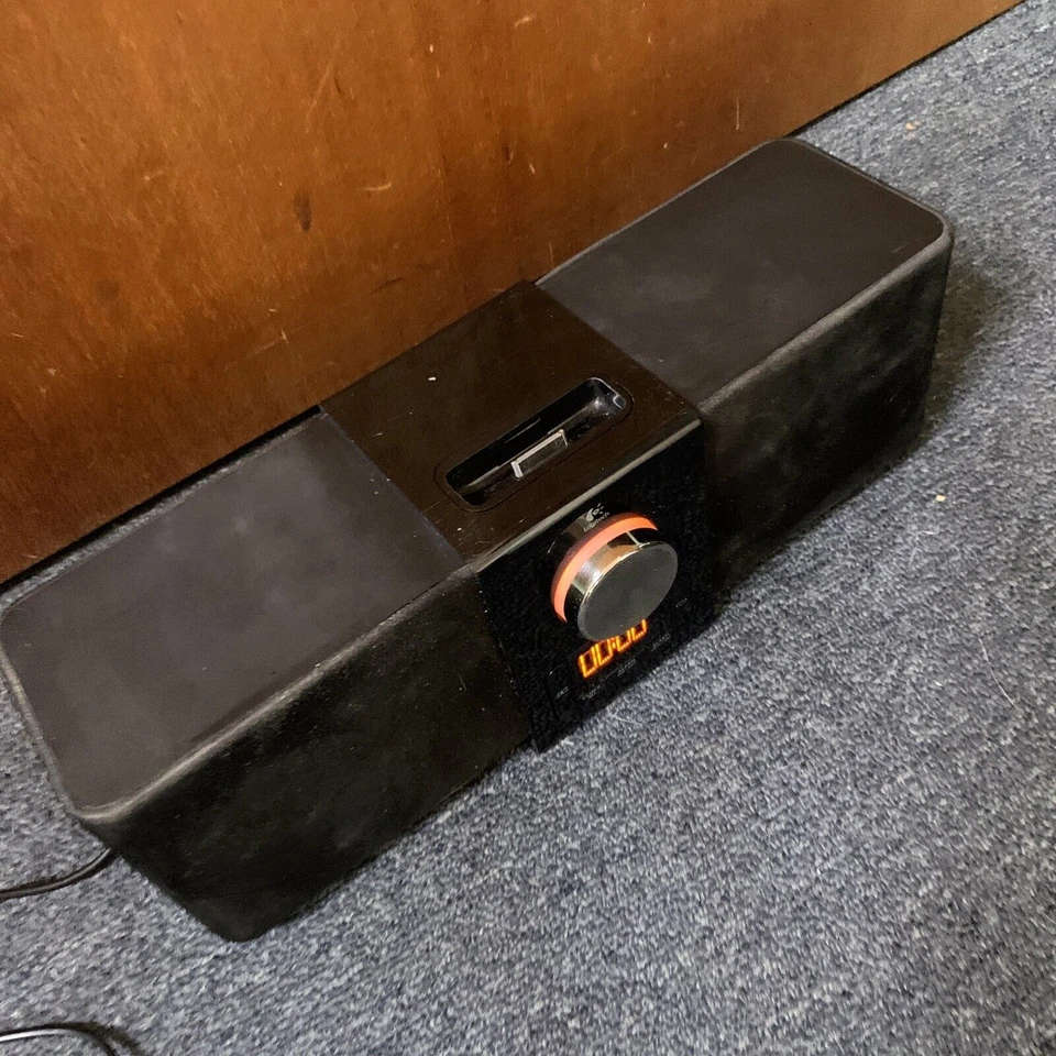 Logitech Pure-Fi Express Plus 30-pin Ipod/Iphone Speaker Dock Model Alarm Clock - Image 2 of 4