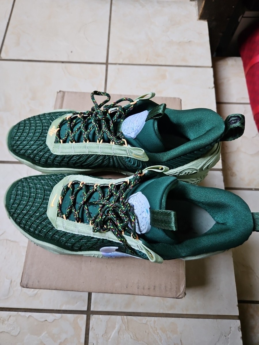 nike cosmic unity gorge green