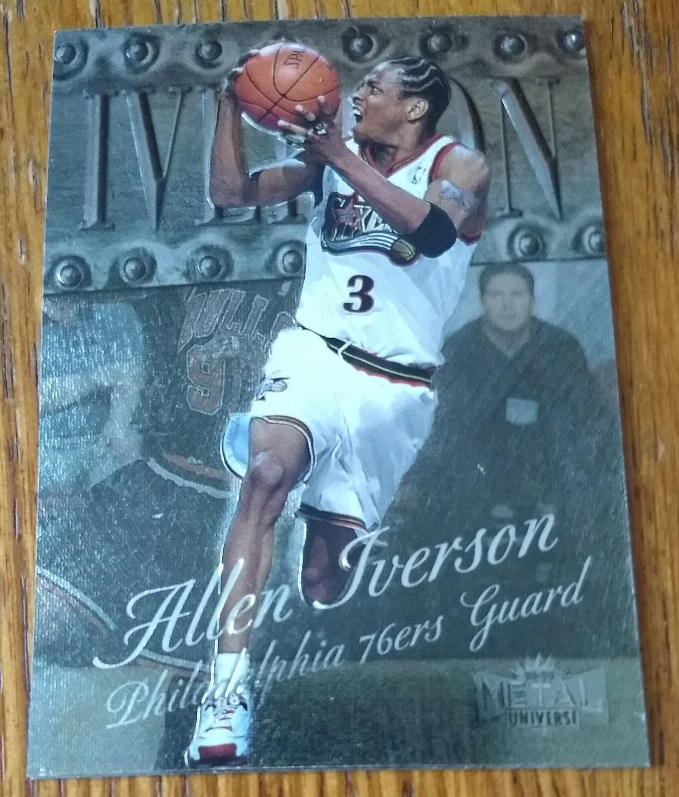 ALLEN IVERSON, 1998-99 SKYBOX METAL UNIVERSE #33, SIXERS