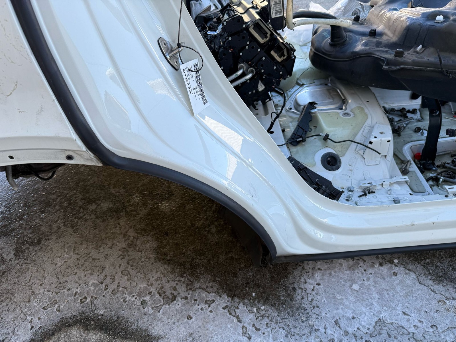 2015-2020 Bentley Bentayga Rear Right Quarter Panel Body Cut Ghost White (6919)