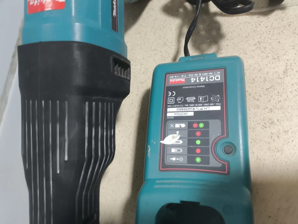 Makita JR140D Reciprocating Saw + Charger and battery great condition rare - Image 3 of 4