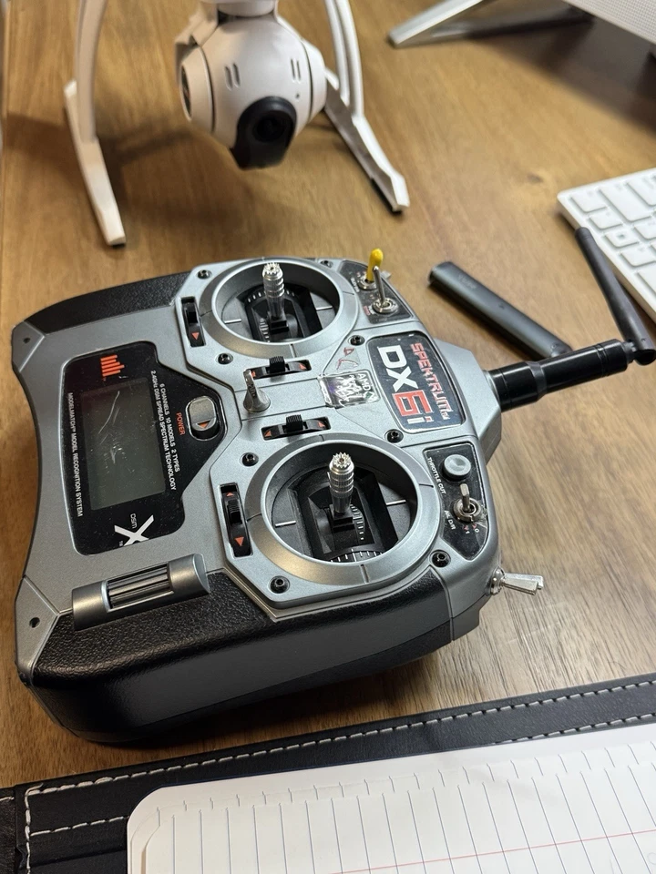 Horizon Hobby Blade 350 QX3 with Cg02g8 Camera and Spectrum Dx6i Receiver - Image 3 of 3