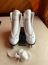 CCM PIROUETTE Girls Leather Figure Ice Skates Size 10 NOS Skating EXCELLENT