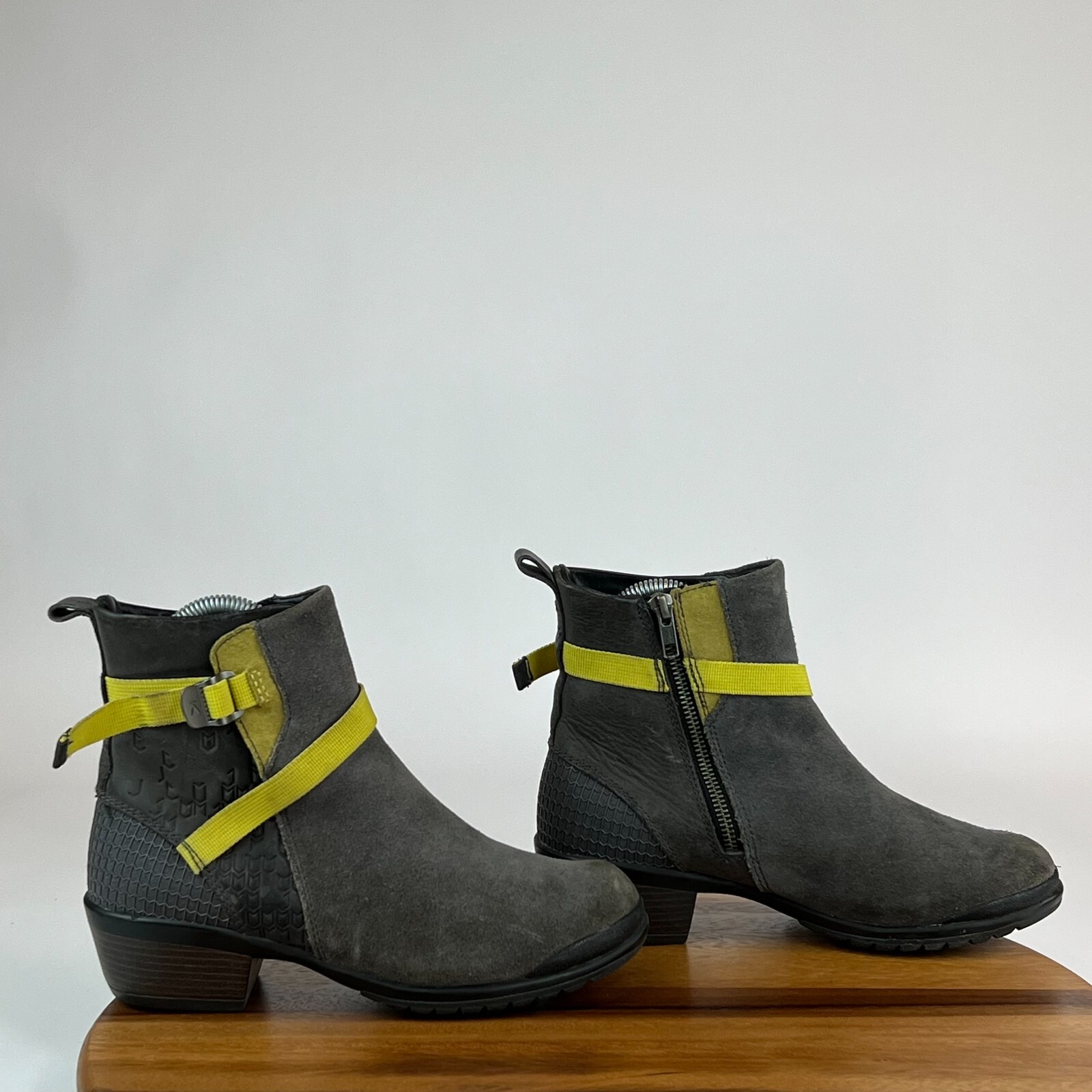 Stivaletti stivaletti donna Keen Morrison grigio scamosciato comodi taglia 7 M in ottime condizioni