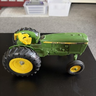 vintage 1/16 scale ERTL John Deere toy utility tractor Ertl CO. Made In USA #584