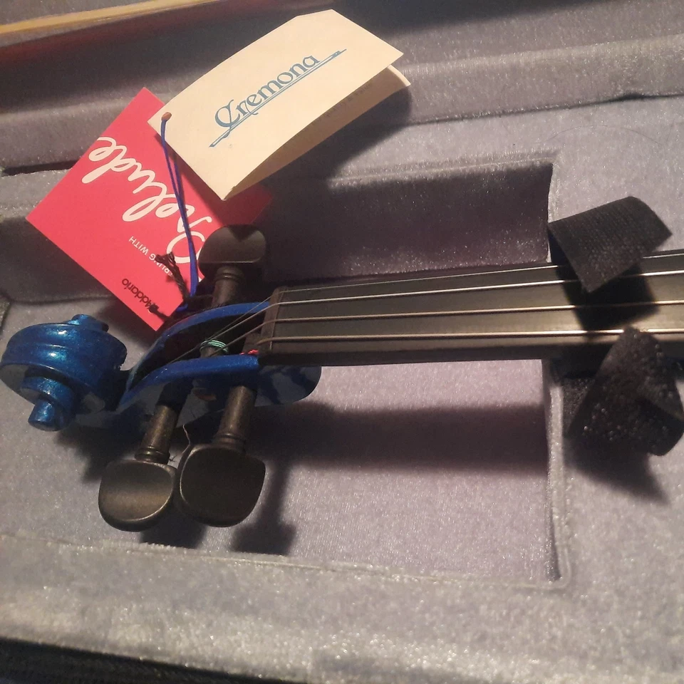 Cremona SV-75BU Premier Novice Series Sparkling Blue Violin Outfit 4/4 Outfit - Image 2 of 4