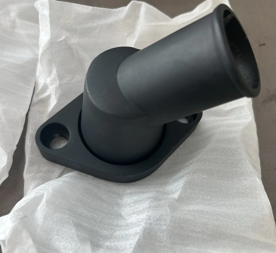 Weiand bloco pequeno/bloco grande Chevy pescoço de água de alumínio 45 graus preto - Imagem 2 de 4