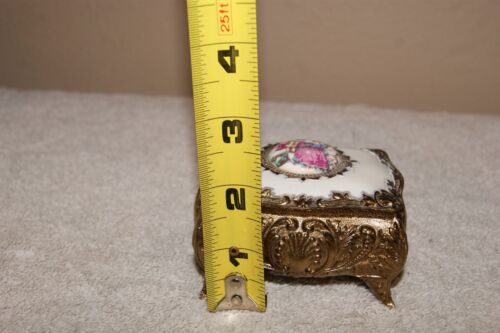 Vintage Victorian Style Enamel On Metal Courting Couple Small Trinket Box Japan - Picture 9 of 9
