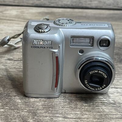 Nikon Coolpix 775 Silver 2MP 1.5'' Color Screen 3x Optical Zoom Digital Camera