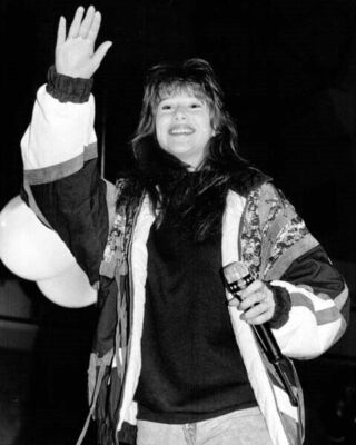 Tiffany singing in shopping mall 1988 I Think We're Alone Now tour 16x20 Poster