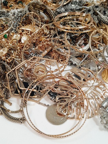 Junk Drawer Lot Gold Silver Tone Jewelry 7 Pounds Wearable Big Lot - Picture 7 of 24