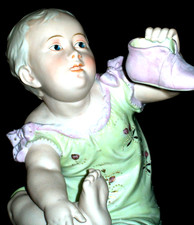 ANTIQUE GERMAN VICTORIAN RUDOLSTADT PIANO BABY GIRL DOLL & SHOE BISQUE FIGURINE