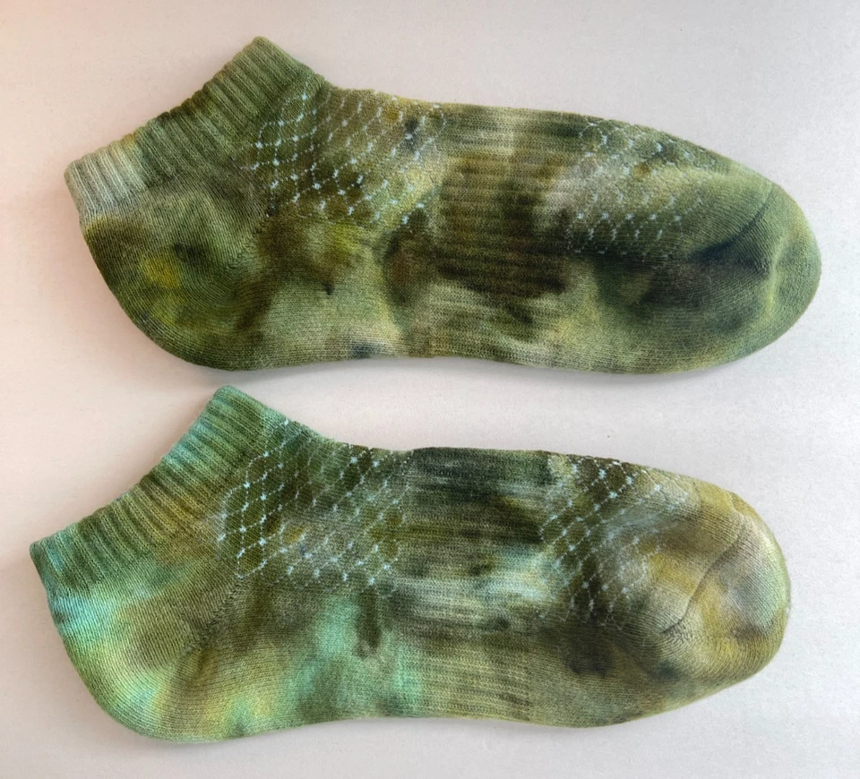 Paquete de calcetines tie dye hechos a mano, colorido juego de 2 calcetines tobilleros para teñir hielo, talla 6-12 Foto 4 de 4